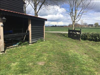 Vrijliggende stacaravan, 5p. Met vrij uitzicht, privé veranda en zwemvijver.