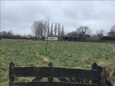 Vrijliggende stacaravan, 5p. Met vrij uitzicht, privé veranda en zwemvijver.
