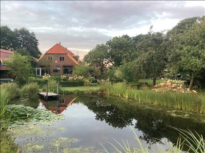 Vrijliggende stacaravan, 5p. Met vrij uitzicht, privé veranda en zwemvijver.