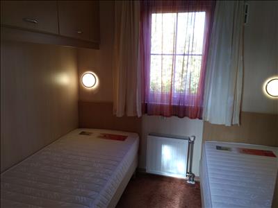 Te huur een ruime 4 persoons chalet / stacaravan op vakantiepark Witterzomer in Assen, Drenthe.