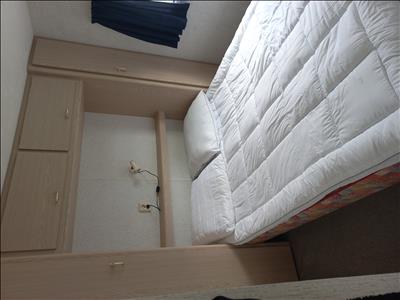 OP EEN UNIEKE PLEK TE HUUR DIRECT AAN DE BELTERWIEDE NA BIJ GIETHOORN STACARAVAN TE HUUR.