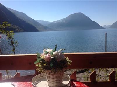 Chalets direct aan water Meer van Lugano