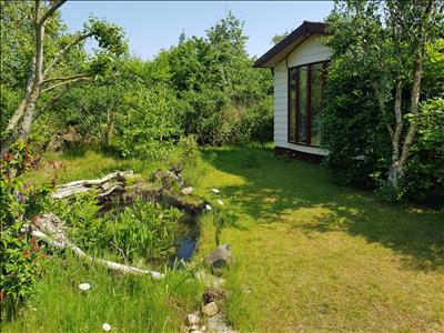 Vanaf € 320,-. Texel - Luxe Chalet (2 volwassenen, 2 kinderen) op schitterende locatie vlak bij bos en strand - "Ta Lème"