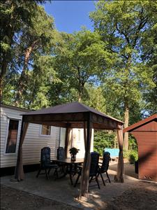 Camping De Jutberg stacaravan te huur In het bos bij Dieren.